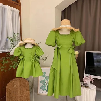 Bear Leader 2023, Летнее платье для родителей и детей, повседневное зеленое платье для девочек, платье принцессы с пузырчатыми рукавами и завязками для дочки
