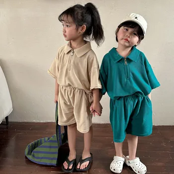 Комплект детской одежды Весна Лето Спортивный стиль Для мальчиков Корейский Свободный 2023 Новый повседневный топ с короткими рукавами для девочек, Брюки, комплект из двух предметов